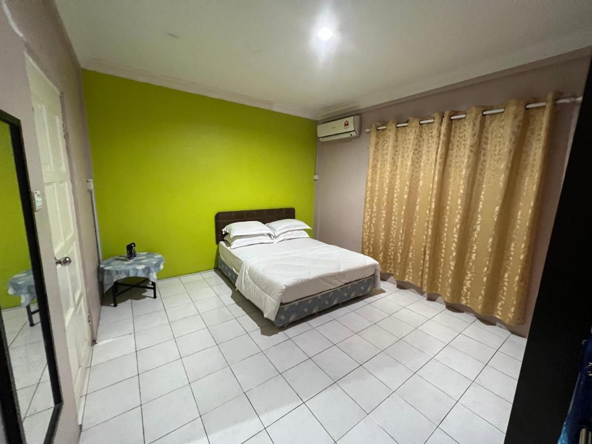 Hanif Homestay Kuching Exterior photo
