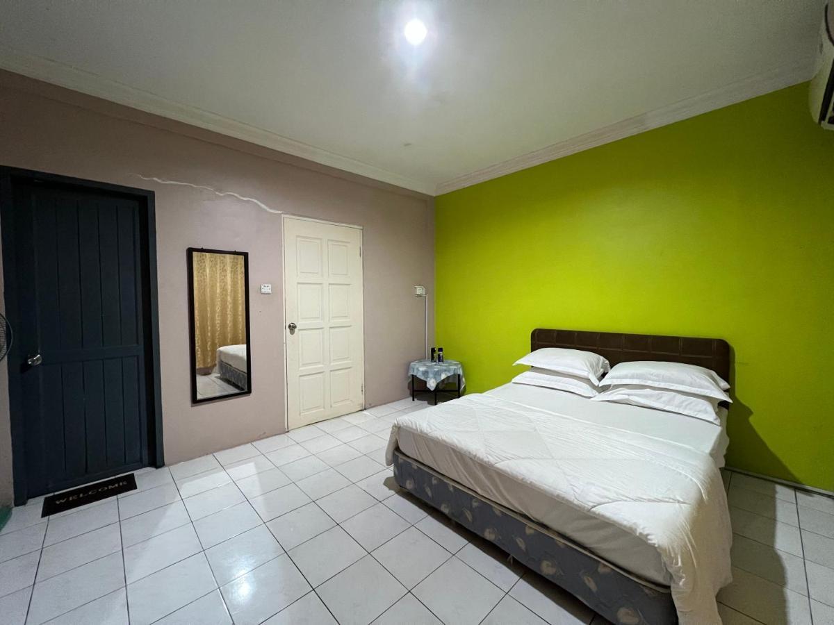 Hanif Homestay Kuching Exterior photo