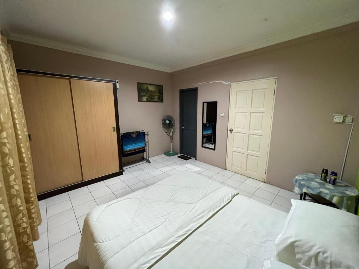 Hanif Homestay Kuching Exterior photo