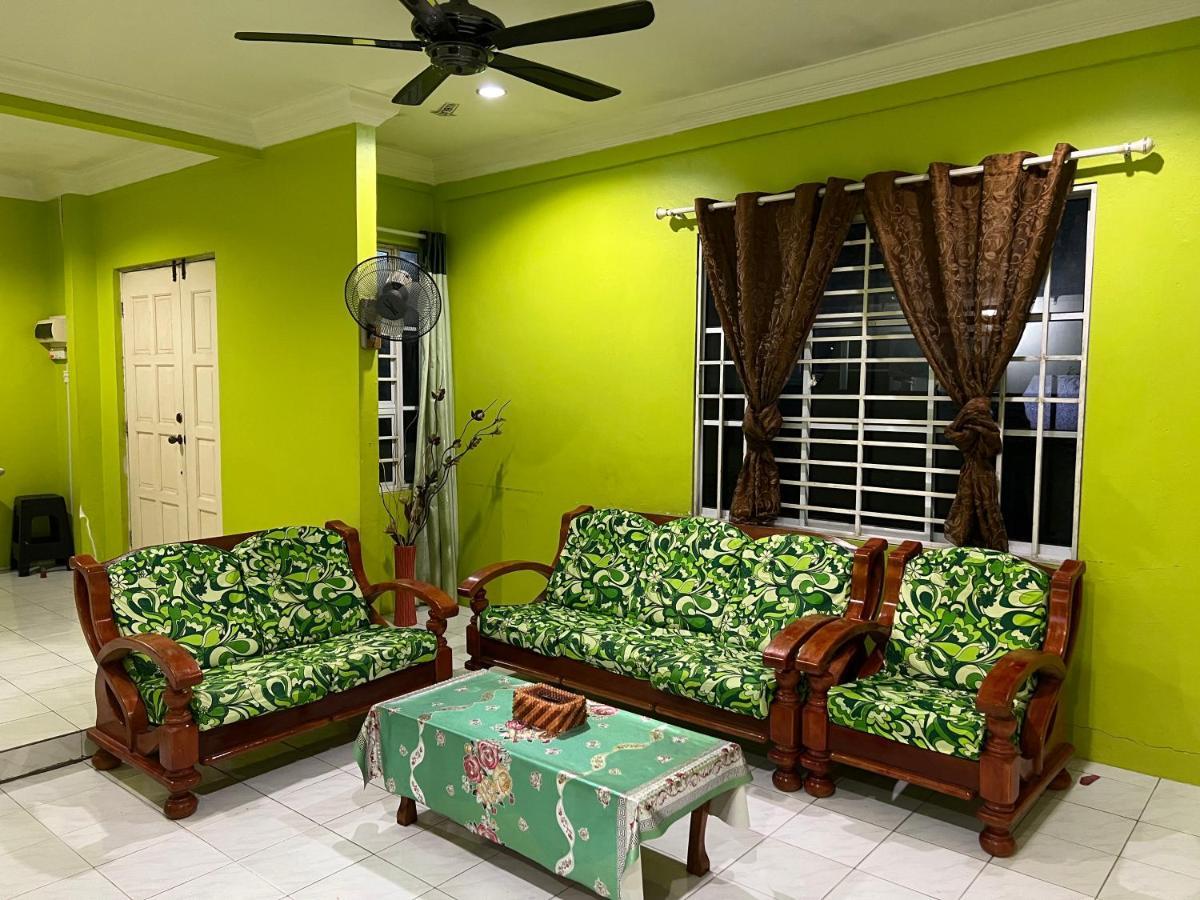 Hanif Homestay Kuching Exterior photo