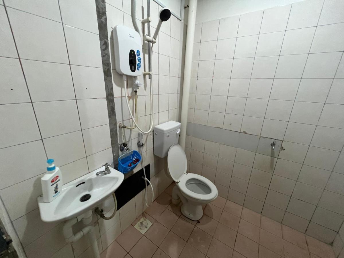 Hanif Homestay Kuching Exterior photo